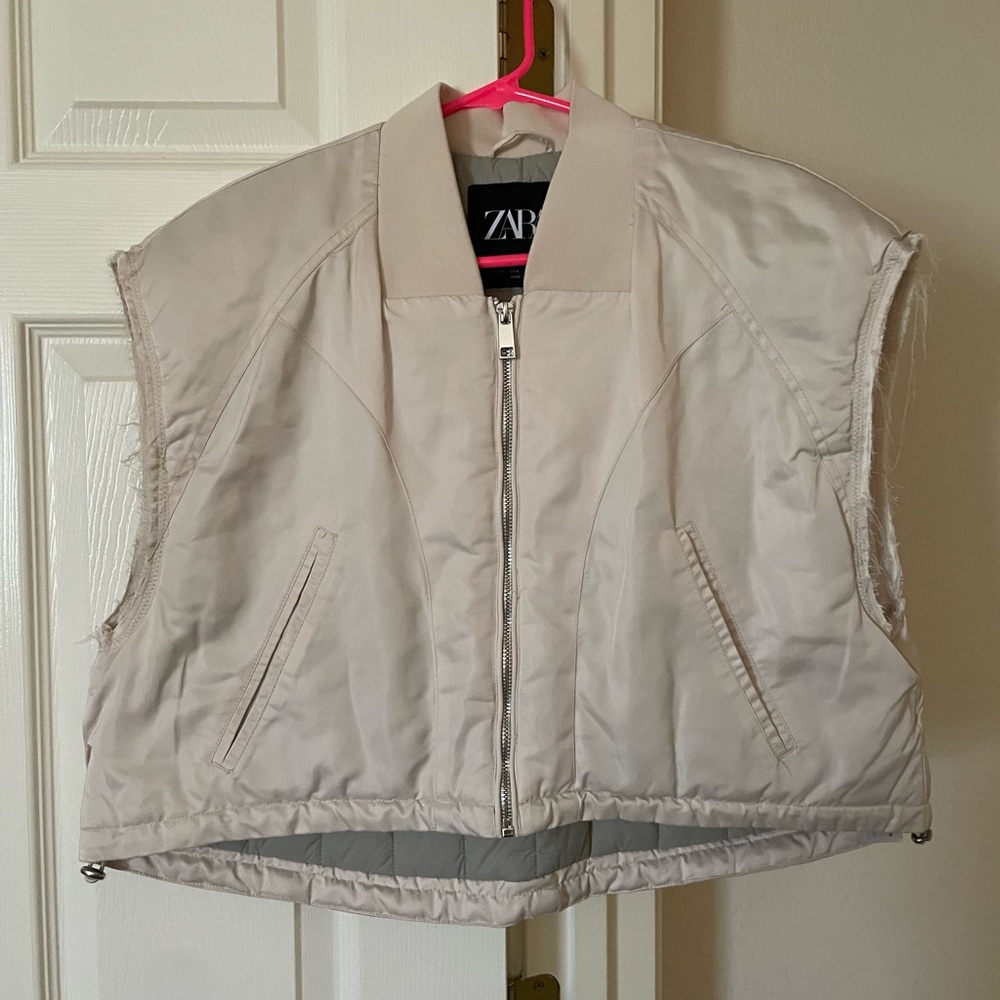 Zara Women's Beige Sleeveless Vest
